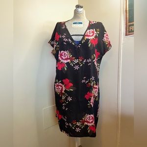 New Floral/Black Short Sleeve V-Neck Dress
